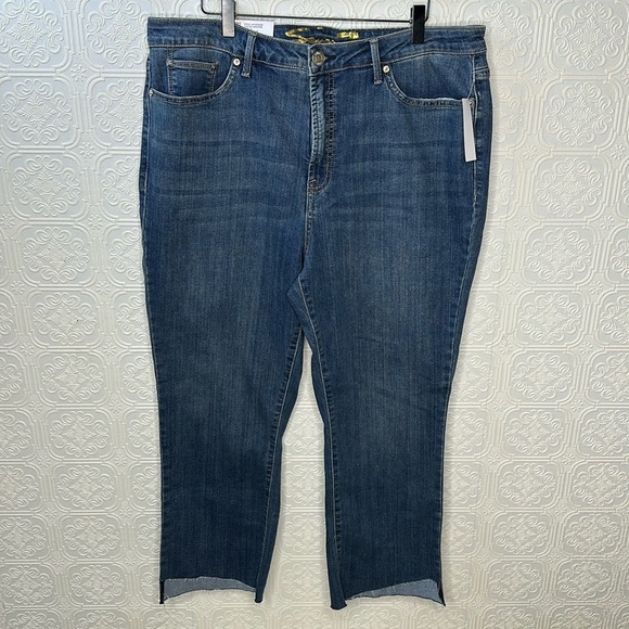 Seven7 | High Rise Cropped Fray Hem Denim | Size 16 NWT - Picture 3 of 15